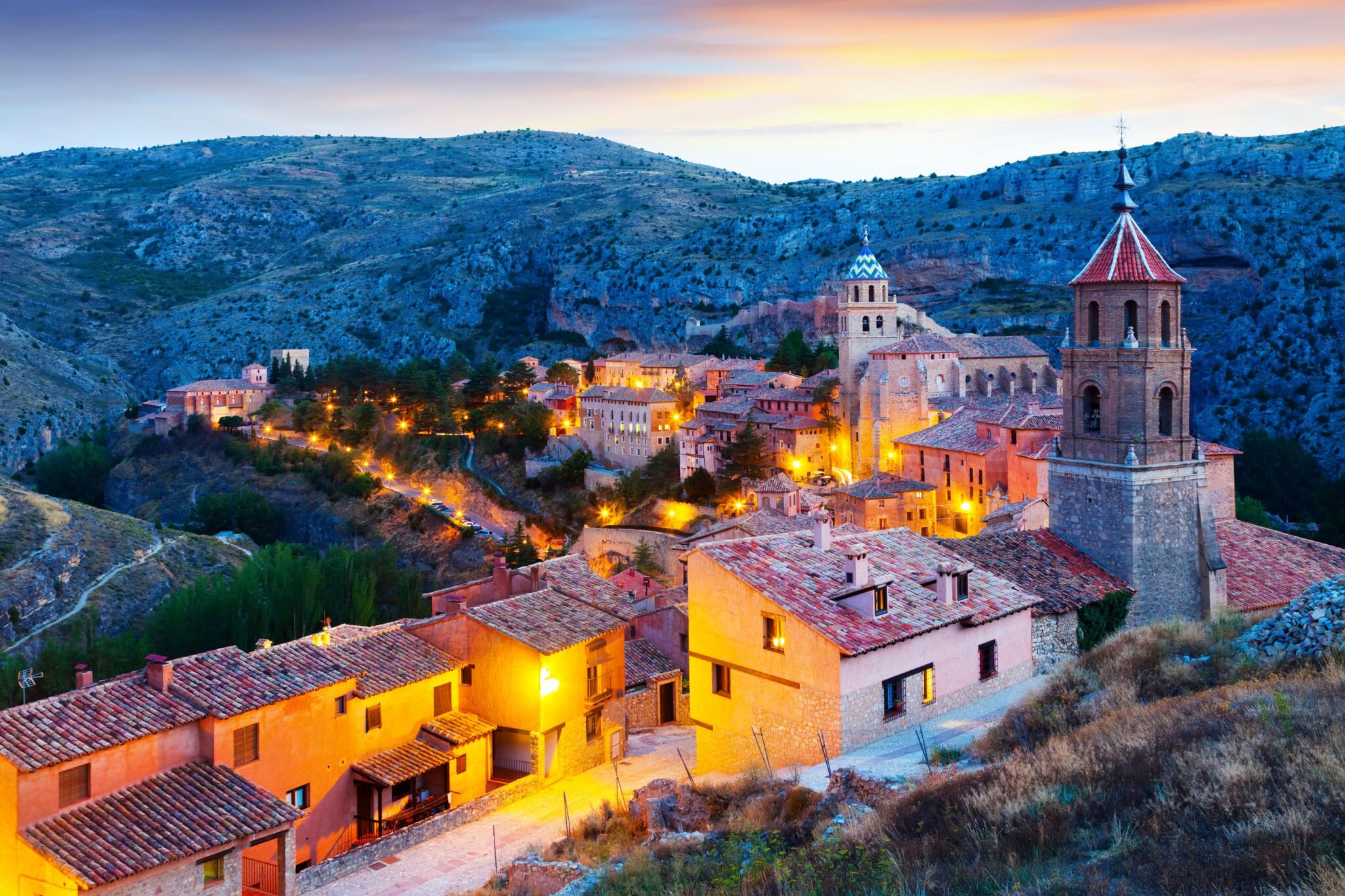 Descubre los mejores destinos para tu fin de semana en España ※